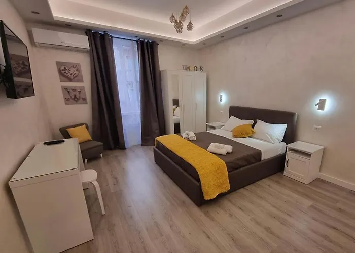 Luxury Near Colosseum, Steps To Metro, Ac & Fast Wifi * Rom