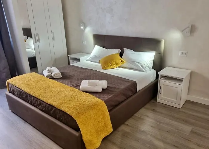 Apartment Bright Apartment Near Colosseum, Steps To Metro, Ac & Fast Wifi *