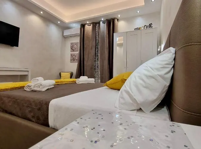 Apartment Bright Apartment Near Colosseum, Steps To Metro, Ac & Fast Wifi *