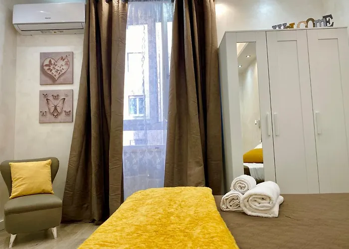 Bright Apartment Near Colosseum, Steps To Metro, Ac & Fast Wifi Apartment Rome