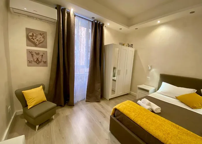 Bright Apartment Near Colosseum, Steps To Metro, Ac & Fast Wifi Rome