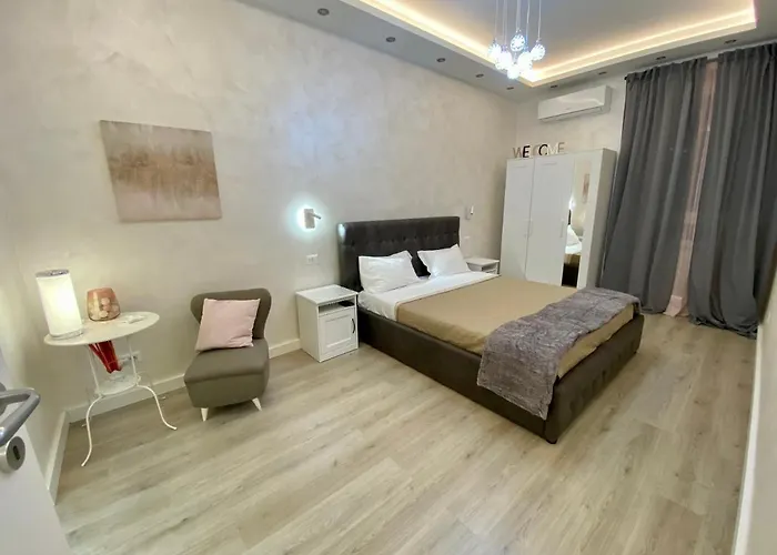 Bright Apartment Near Colosseum, Steps To Metro, Ac & Fast Wifi Apartment Rome