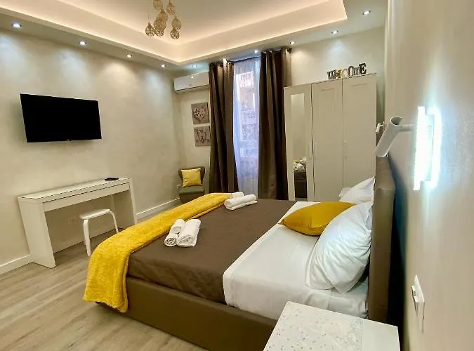Bright Apartment Near Colosseum, Steps To Metro, Ac & Fast Wifi Rome