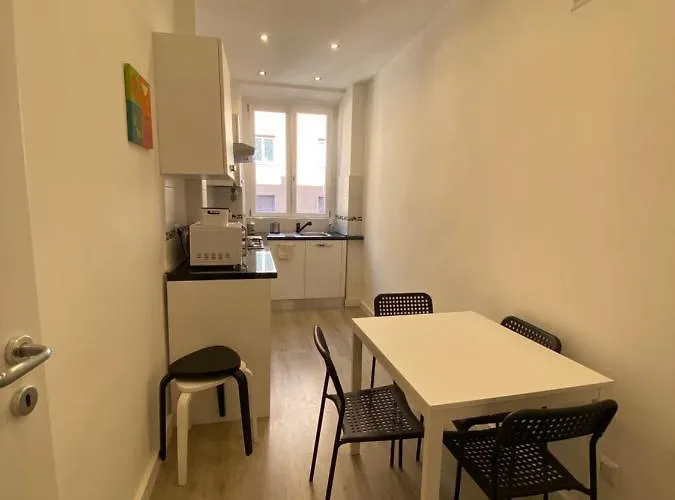 Apartment Bright Apartment Near Colosseum, Steps To Metro, Ac & Fast Wifi Rome