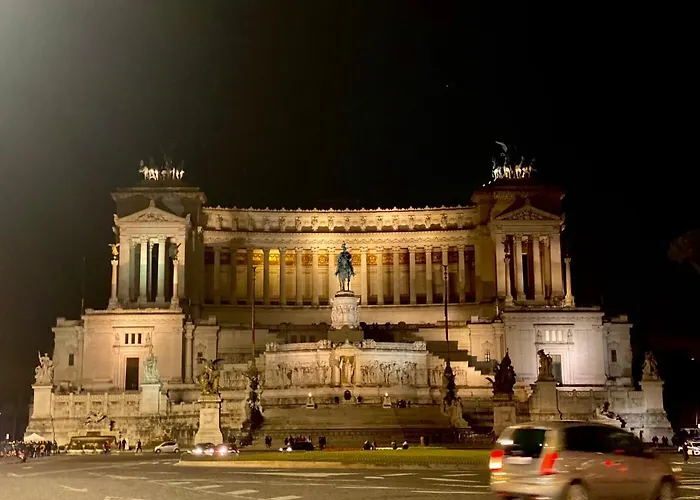 Apartment Bright Apartment Near Colosseum, Steps To Metro, Ac & Fast Wifi Rome