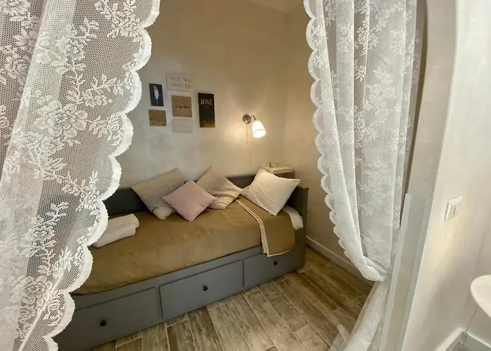 Apartment Luxury Near Colosseum, Steps To Metro, Ac & Fast Wifi *