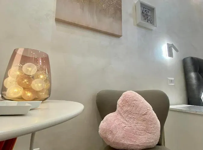 Apartment Luxury Near Colosseum, Steps To Metro, Ac & Fast Wifi Rom