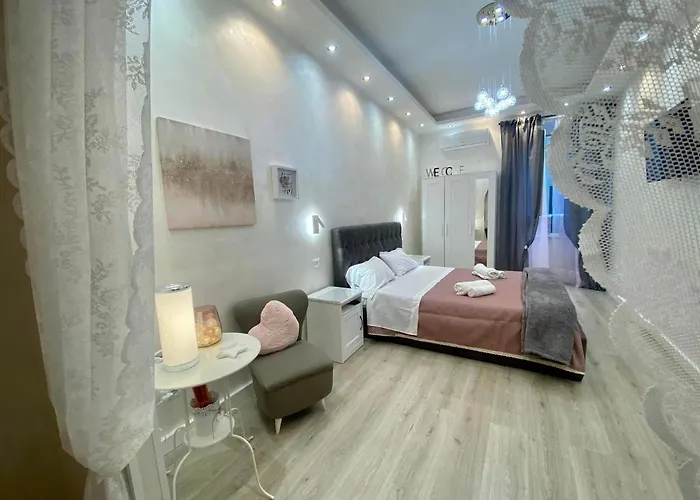 Apartment Luxury Near Colosseum, Steps To Metro, Ac & Fast Wifi Rom