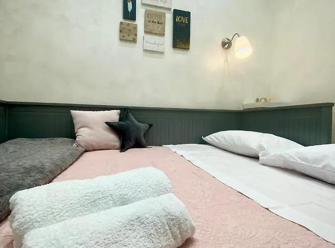 Apartment Bright Apartment Near Colosseum, Steps To Metro, Ac & Fast Wifi