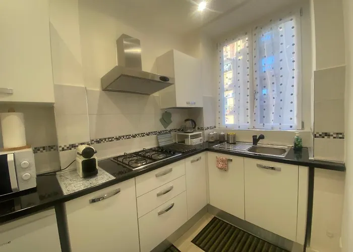Luxury Near Colosseum, Steps To Metro, Ac & Fast Wifi * Rom