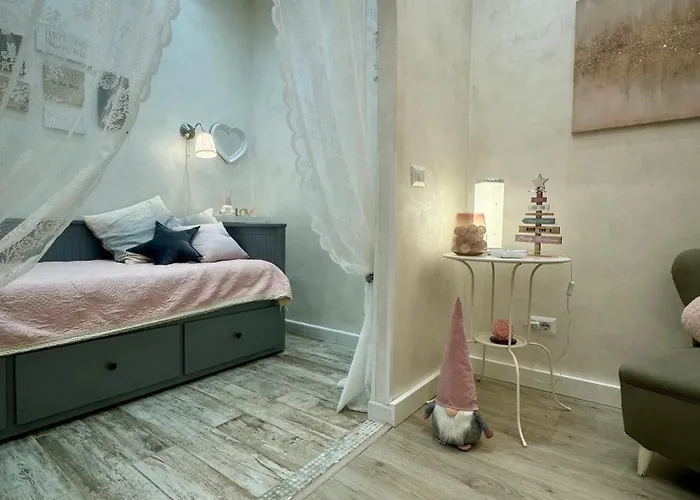Bright Apartment Near Colosseum, Steps To Metro, Ac & Fast Wifi Apartment *