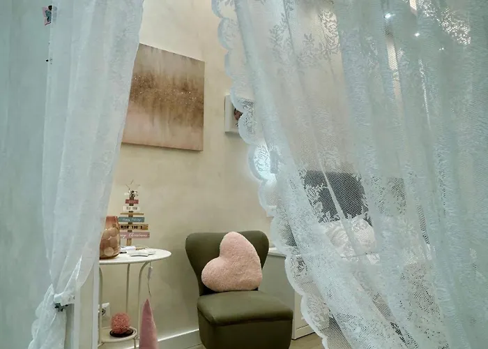 Bright Apartment Near Colosseum, Steps To Metro, Ac & Fast Wifi Rome